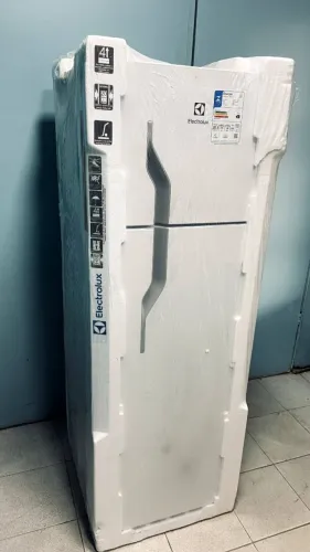 Geladeira Electrolux Cycle Defrost 260L Super Freezer Duplex Branca DC35A (Nova Lacrada)