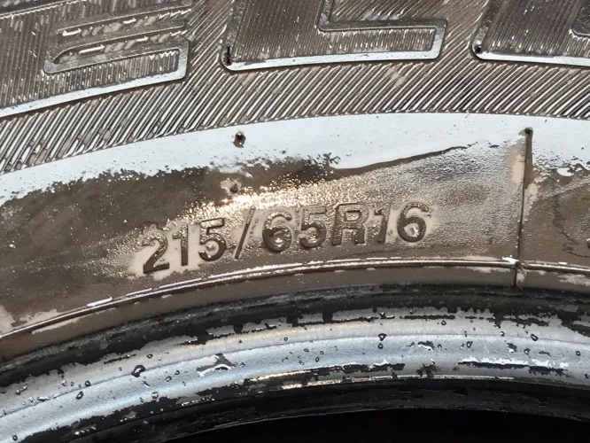 Oportunidade pneus 215/65 R 16 Bridgestone usados em bom estado .