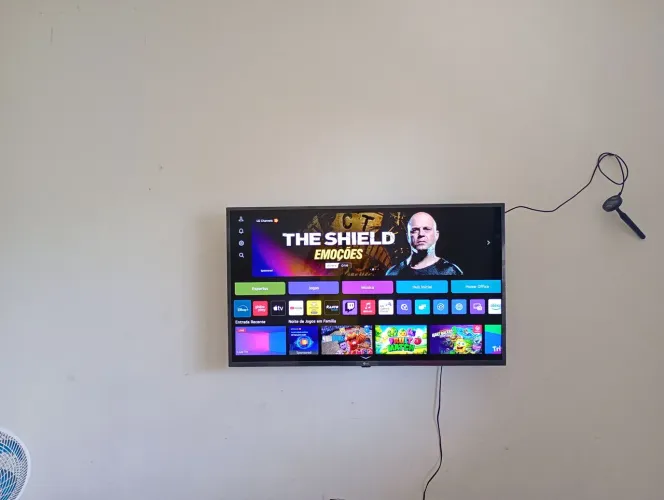 Tv smart 4k LG webos 50 polegadas Alexa wi-fi bluetooth ta com os plásticos novinha!