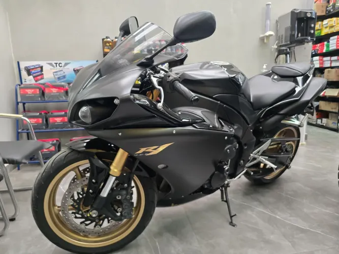 Yamaha YZF R1 2010 IMPECÁVEL