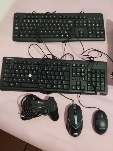 Teclado, mouse e suporte de cpu