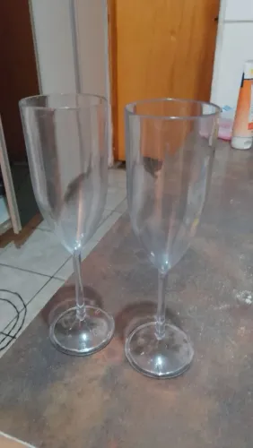 Vendo taças de acrílico usada uma única vez