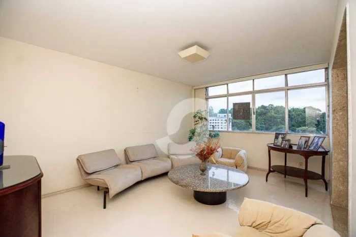 Bem-vindo ao seu novo lar de luxo em Boa Viagem! Este magnífico apartamento de alto padrão