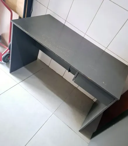 Mesa de Escritório Cinza = 1.20 X 0.60 - Usado Bom