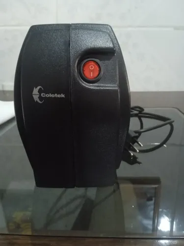 Estabilizador de energia com 4 entadas para tomadas