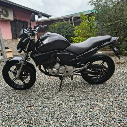 APENAS VENDA - CB300R PRETA 2010