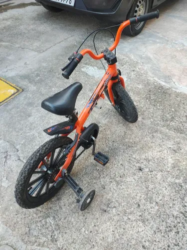 Vende-se essa bike semi nova, pouca usada..