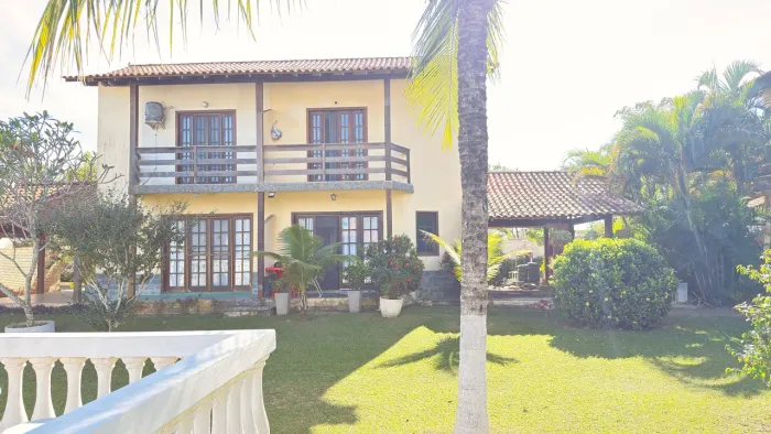 Casa 03 Suítes em Condomínio com Piscina e área de lazer