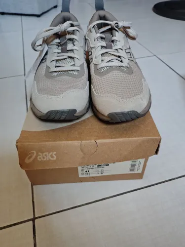 Tênis Asics 41, novo na caixa