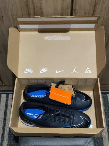 Chuteira Nike mercurial de futsal 