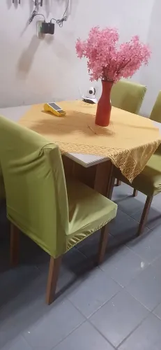 Mesa de jantar 4 cadeiras