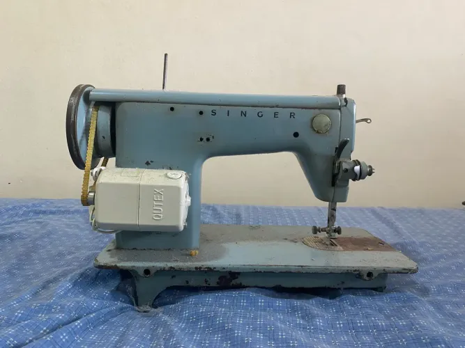 Máquina de costura singer 667