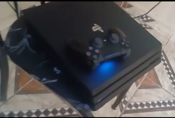 Ps4 pro 4k 1TB aceito cartão leia