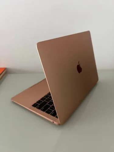 MacBook Air A1932 - COM DEFEITO