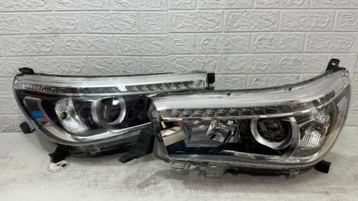 PAR Farol Toyota Hilux Xenon/Led 2016 2017 2018 2019 2020 2021