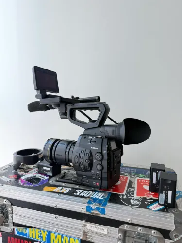 Canon C300 Mark I + Tamron 28-105mm f/2.8 + Kit Completo Profissional