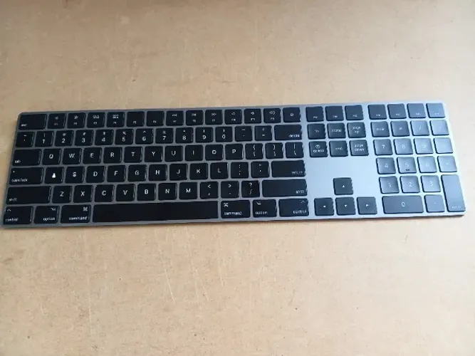Teclado Apple Magic Keyboard Numeric Numpad A1843 Preto (Usado)