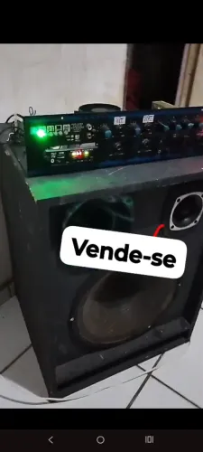 Caixa de som tocando