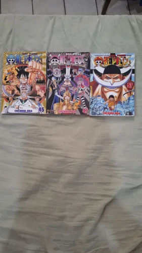 Vende-se 3 volumes avulsos do Mangá One Piece