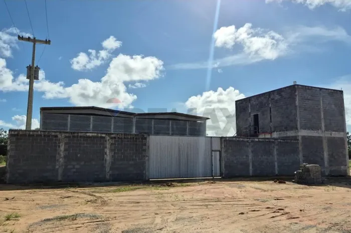GALPÃO COMERCIAL/INDUSTRIAL NOVO 1.500 m² NA BR-101
