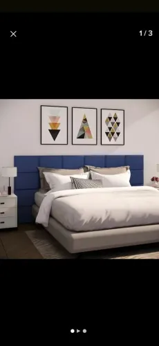 Cabeceira de cama casal azul.
