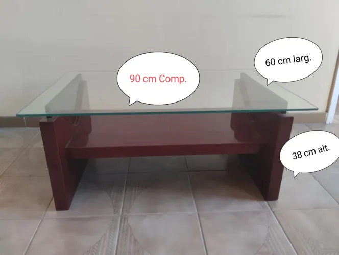 Mesa de centro com tampo de vidro 