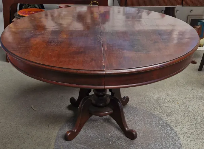 Mesa de jantar antiga