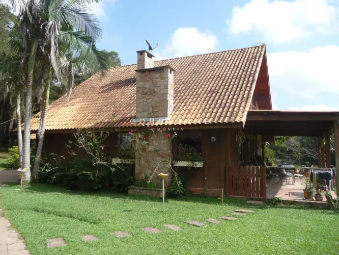 ESTUDA PERMUTA: SÍTIO com 110.000m² com lago, piscina e 4 casas (85 mil área plana)