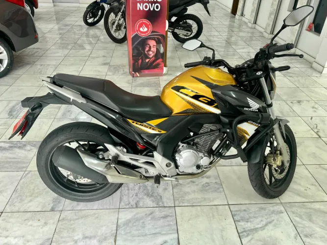 CB250 Twister 2020 ! Impecável !