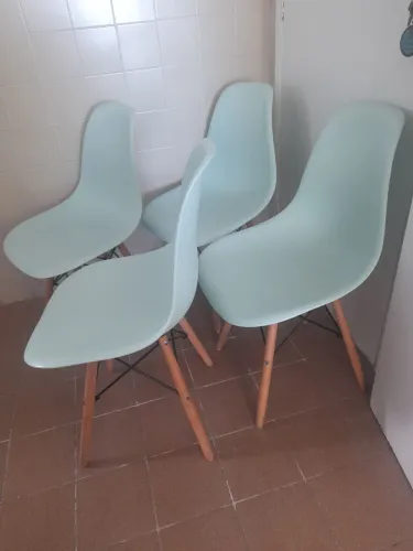 Cadeira pé palito na cor verde bebê - 4 unidades