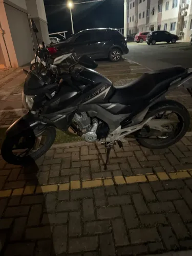 VENDO CB TWISTER NOVINHA 37 MIL KM RODADO 