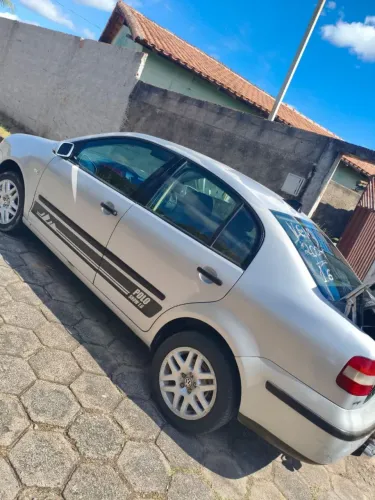 Volkswagen Polo Sedan 1.6 MI 101cv 8V 4P 2004