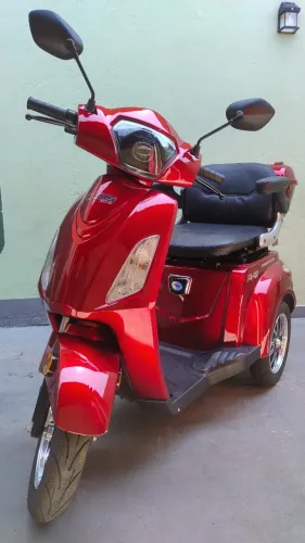 Triciclo Elétrico Duos EKO-10 Vermelho - Impecável, com Ré, Alarme, Chave Reserva Manual