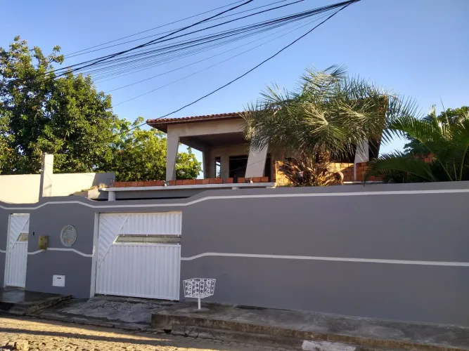 Casa bem estruturada em bairro nobre!