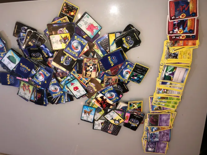 Cartas Pokémon e outros