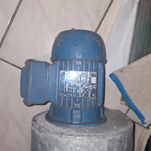 Vendo Motor elétrico weg 0.33cv, trifásico, 60Hz, 220/380V, 