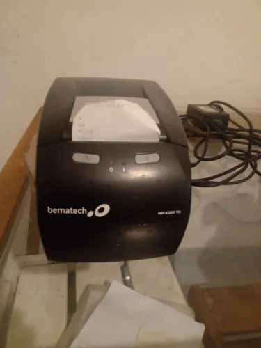 Impressora funcionando muito bem excelente para lojas