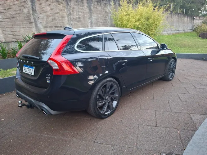 Volvo V60 T-6 R-design 3.0 AWD 4P 2014