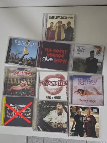CDS Avril Lavigne, Panic At The Disco, Katy Perry, etc