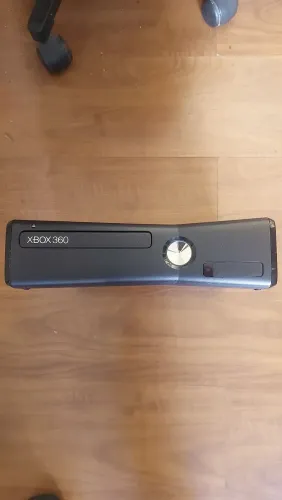 Xbox 360 + Kinect + Controle c/carregador + Fonte + Cabo RCA *TUDO ORIGINAL SEM DETALHES*