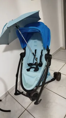Carrinho de bebê e cercadinho 