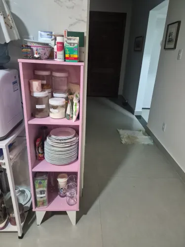 Vendo Estante,banco,pentiadeira,criado mudo