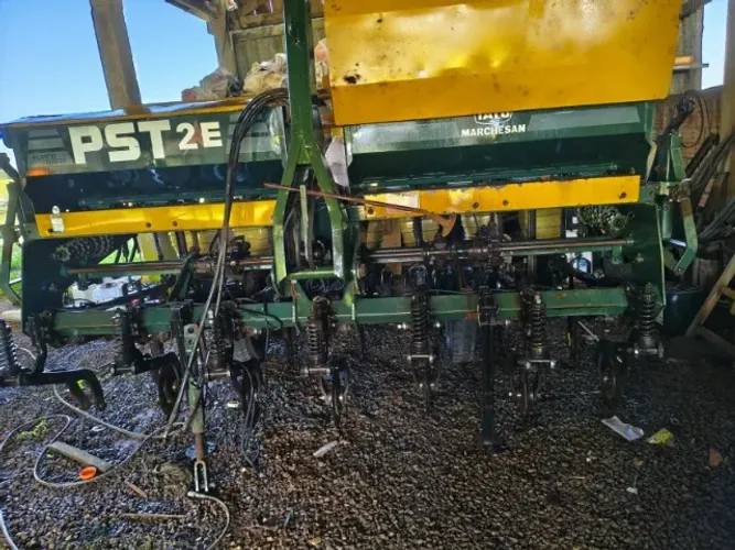 Plantadeira Tatu Marchesan PST 2e