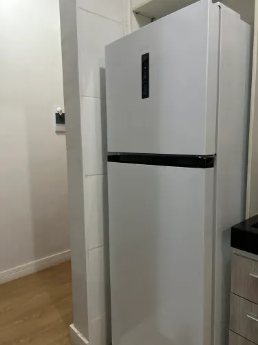 Vendo geladeira 8 meses de uso, motivo mudança