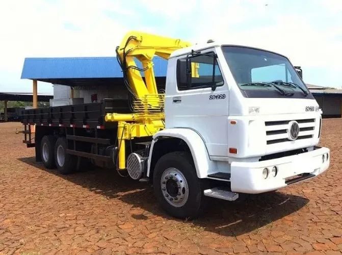 vw 26220 6x4 ano 2011 com munck