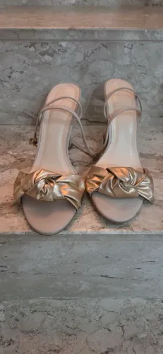 Sandalia 38 calça 37 grande