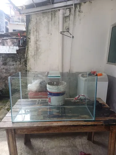Vendo aquário novo vidro 8 mm com trava 