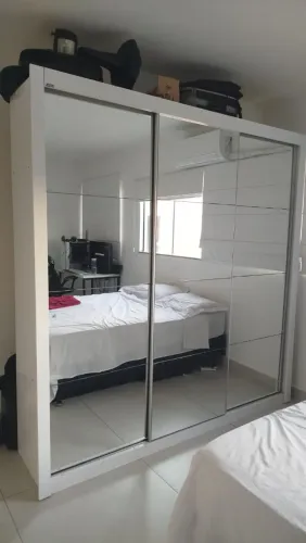 Guarda-Roupa Casal Carioca Móveis Branco c/ 3 Portas de Correr e Espelho Total