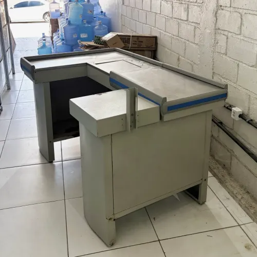 Balcão de Caixa / Checkout Comercial Metálico 1,60m x 1,00m