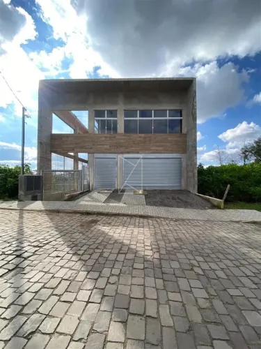 DESTAK IMÓVEIS ALUGA: Loja Térrea com 1.300m², 4 banheiros e piso cerâmico.